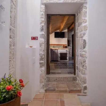 Apartament Si-moutique Le Degli Avi Barocche ,antico Abitare In Grotta Modica